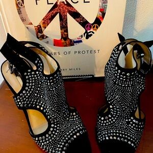 INC International Concepts (slightly loves )Black& studded Heels Size 7W